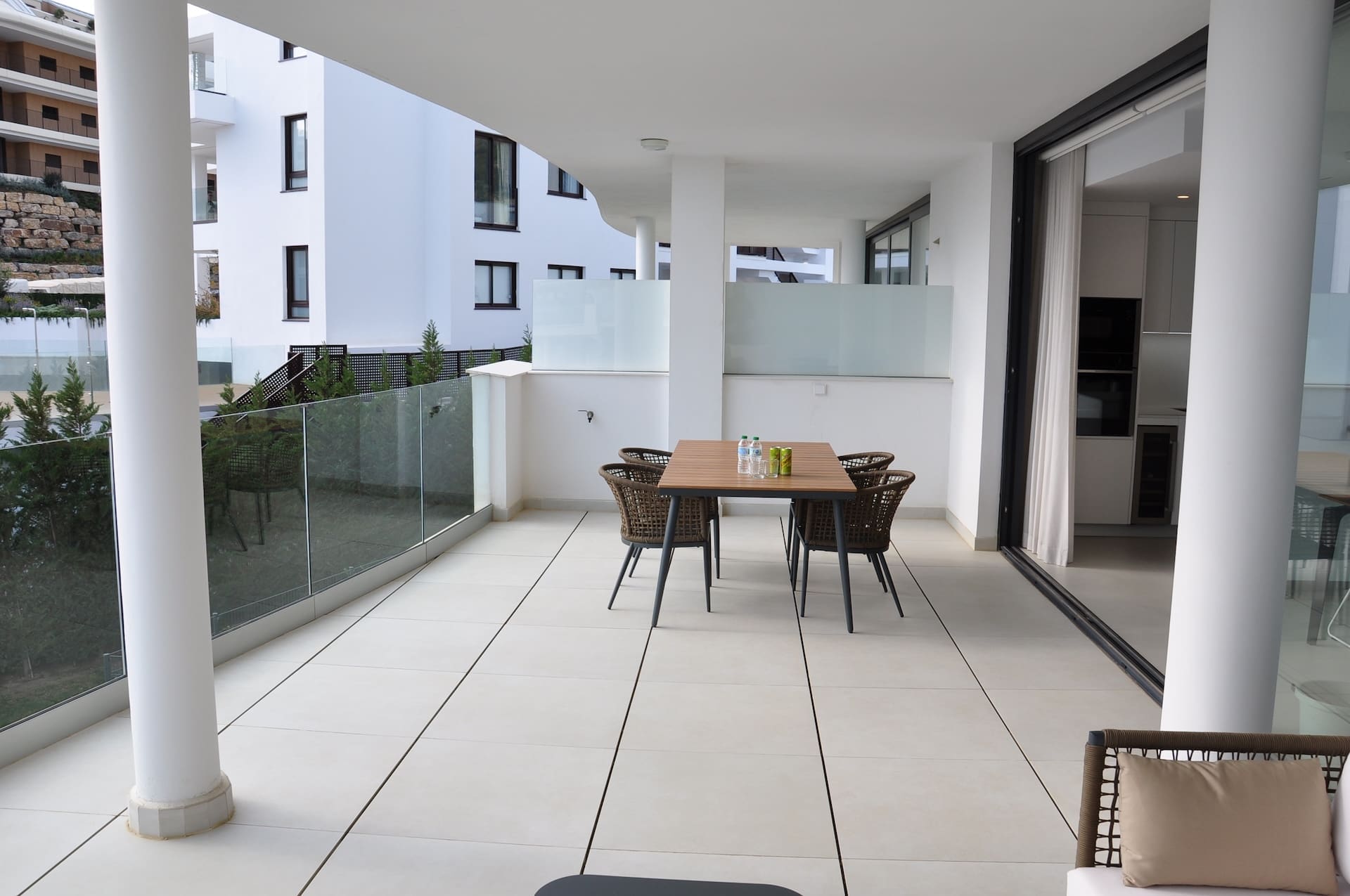 Move-in ready luxury apartment in Higuerón West with sea views and high-end finishes For sale with MDR Luxury Homes 0098 Move-in ready luxury apartment in Higuerón West with sea views and high-end finishes. For sale with MDR Luxury Homes.